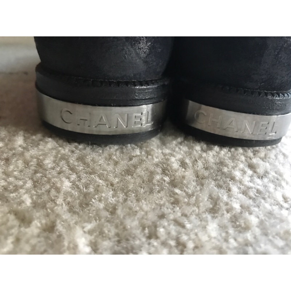 ⬇️⬇️⬇️ CHANEL Navy Lace Up Suede Boots - Picture 3 of 8